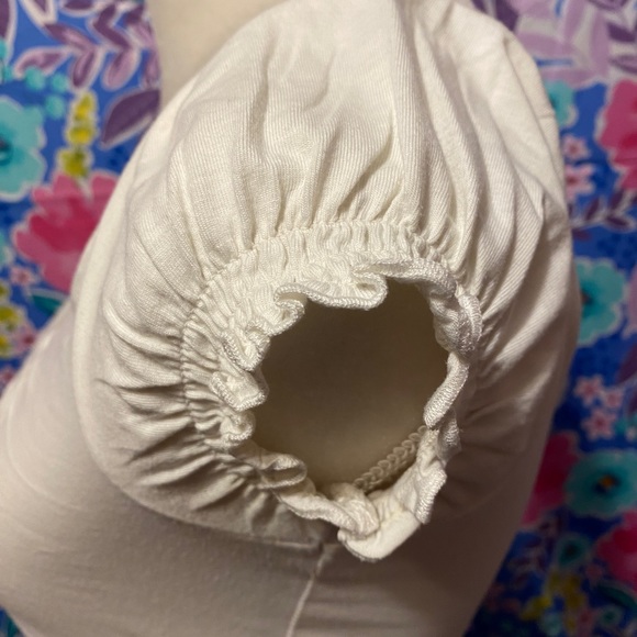 💕3 for $20💕 Blouse with stretchy garter on both sleeves - Picture 3 of 6